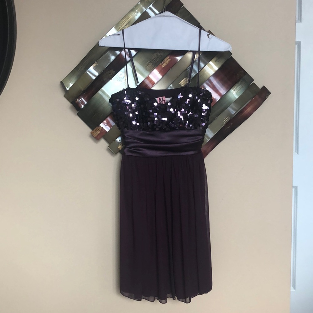 Speechless szM junior dress. Eggplant color/sequin